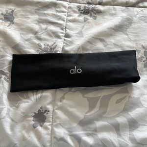 Black/white Alo headband